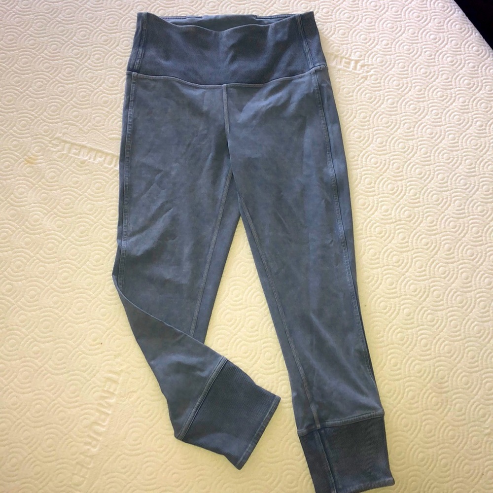 Lululemon athletica crop legging size 5 NWOT